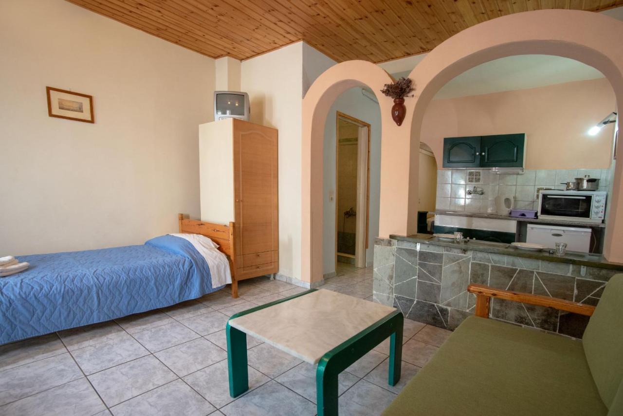 Kleoni Club Apartments Tolón Eksteriør billede