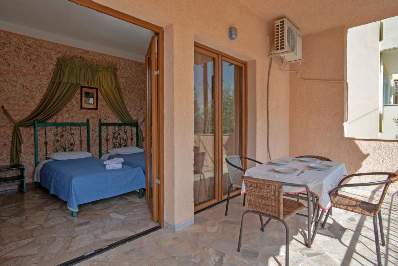 Kleoni Club Apartments Tolón Eksteriør billede