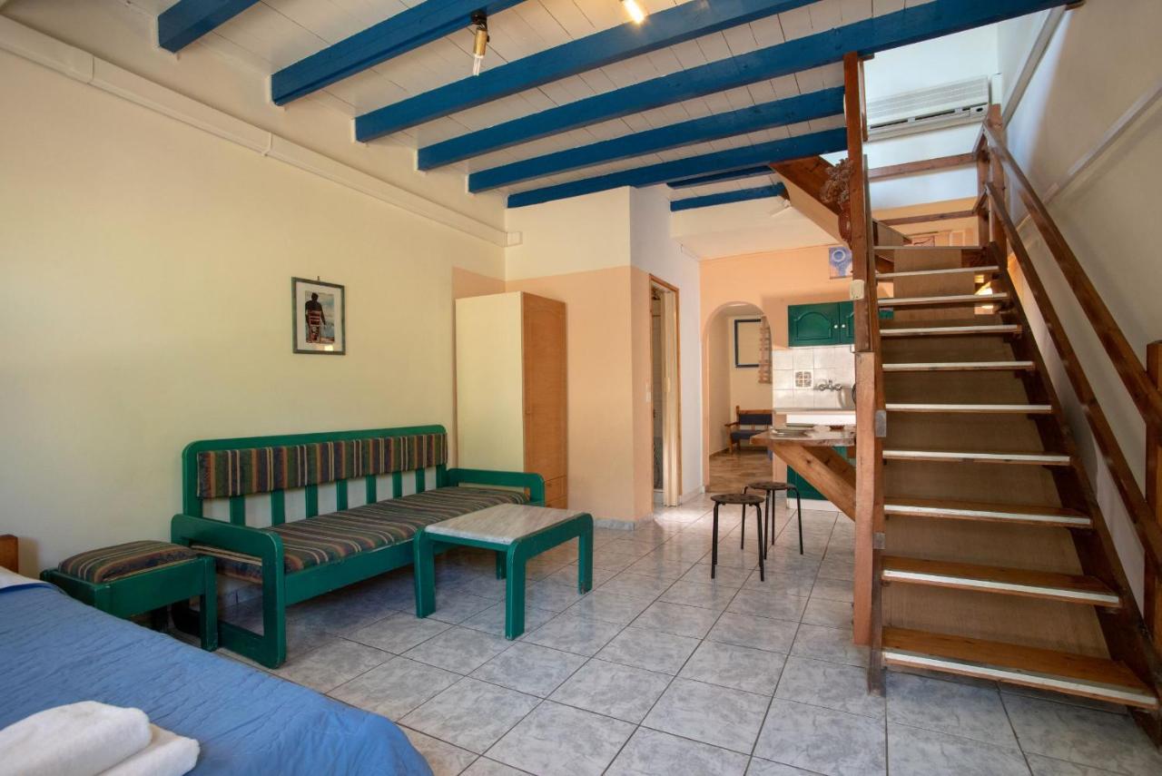 Kleoni Club Apartments Tolón Eksteriør billede
